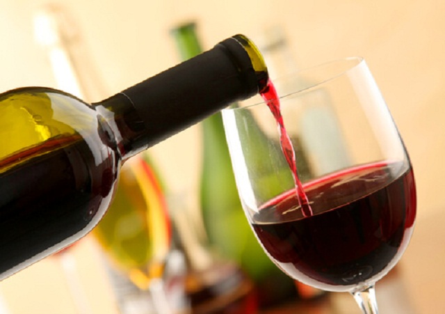 Sabes cuánto hay que llenar una copa de vino?